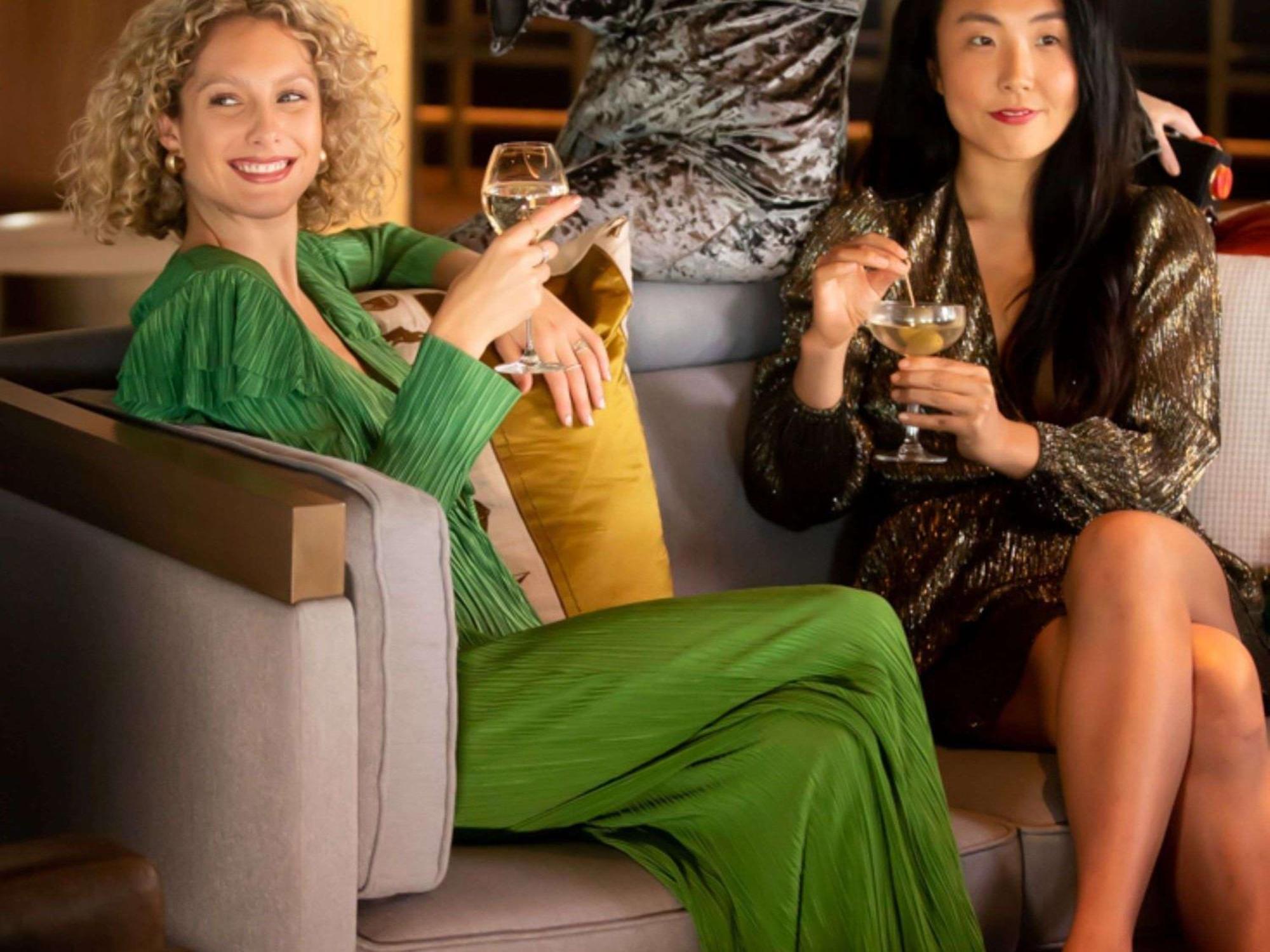 The William Inglis Mgallery Warwick Farm Bagian luar foto Two women socializing