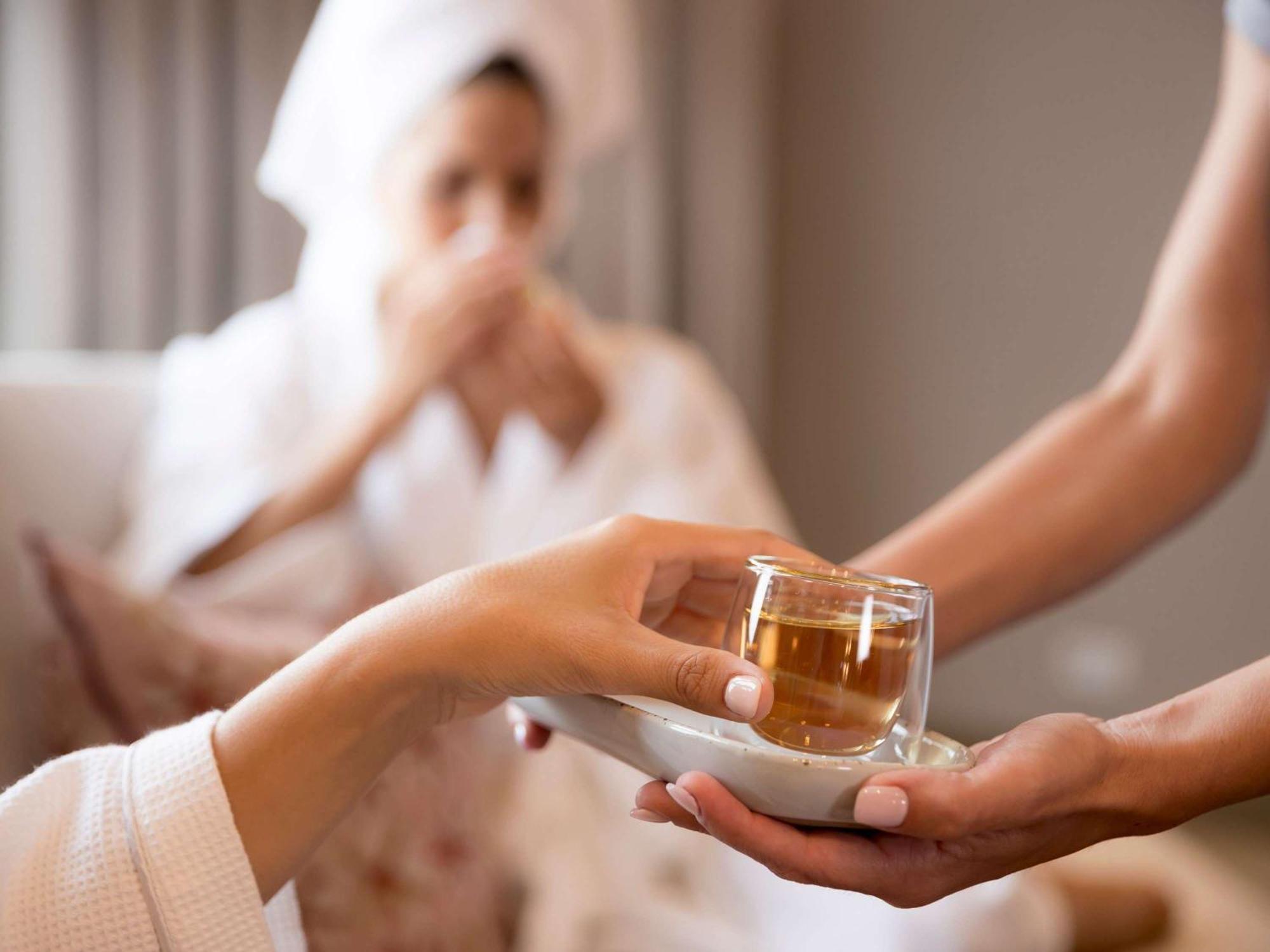 The William Inglis Mgallery Warwick Farm Bagian luar foto A spa attendant serving a guest