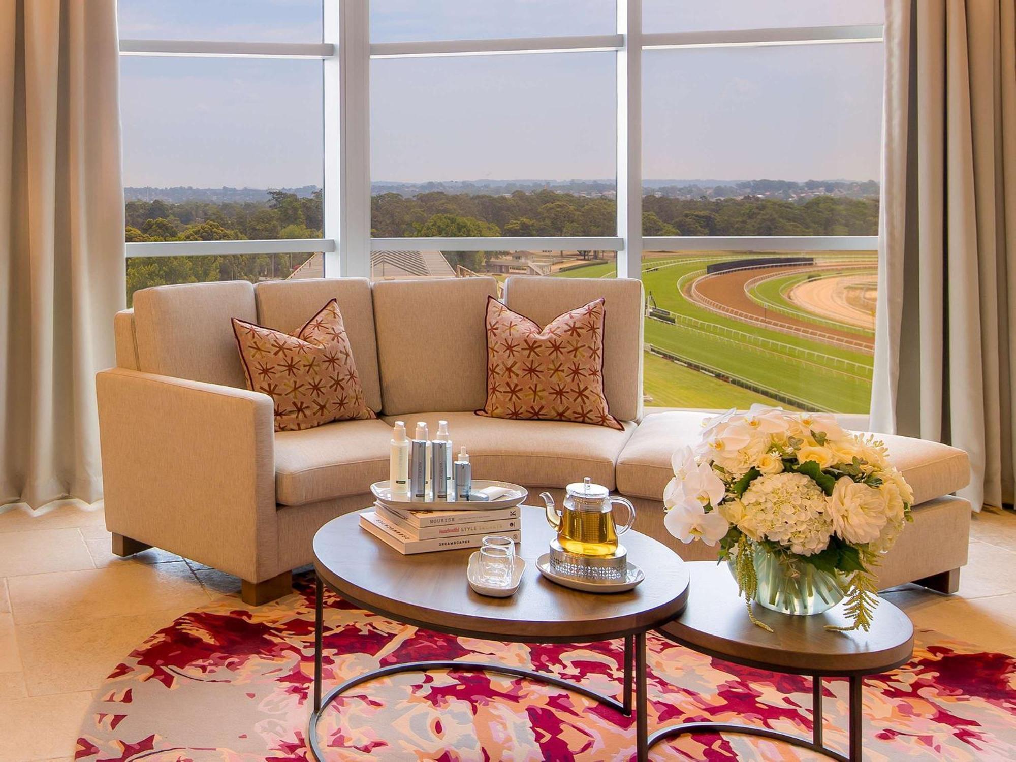 The William Inglis Mgallery Warwick Farm Bagian luar foto A view of the Meydan Grandstand from the Meydan Hotel
