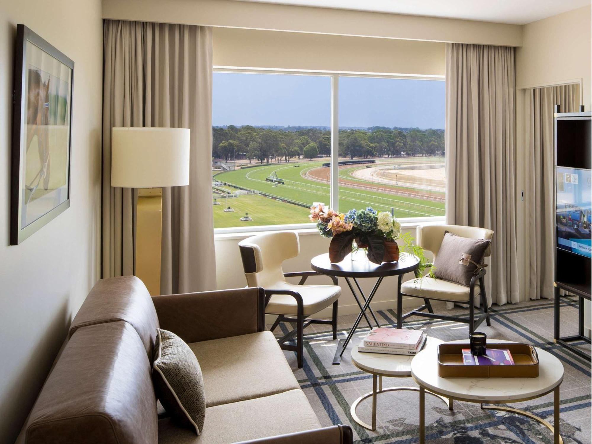 The William Inglis Mgallery Warwick Farm Bagian luar foto A suite at the Saratoga Race Course